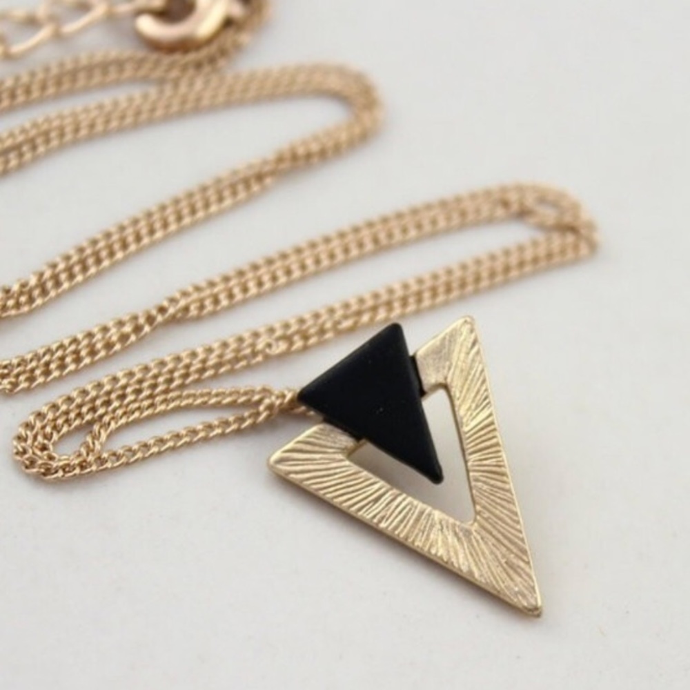 ⭐️FINAL MARKDOWN⭐️ Gold Triangle Necklace